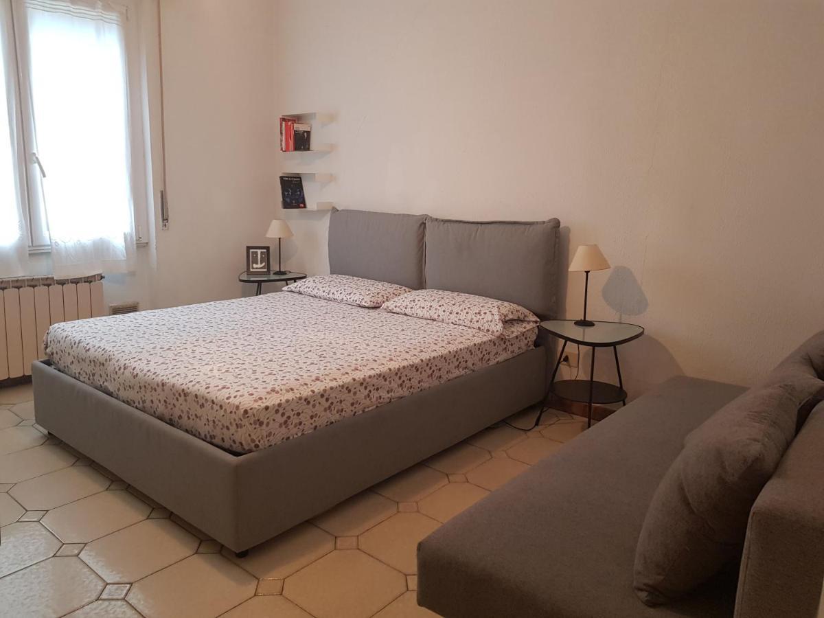 Holiday In Пиетра Лигуре Екстериор снимка